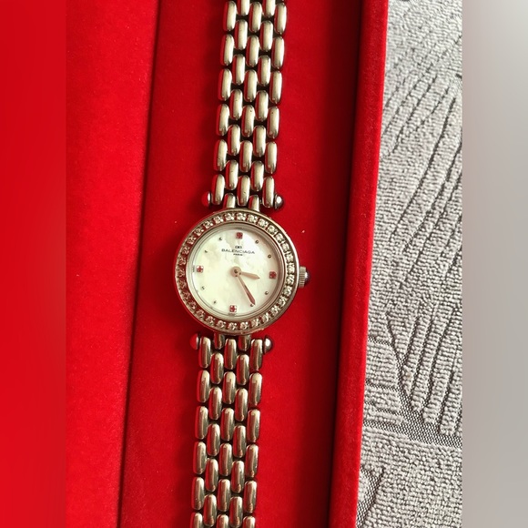 Beautiful 💖 BALENCIAGA💖 watch for lady🌹 - Picture 9 of 12